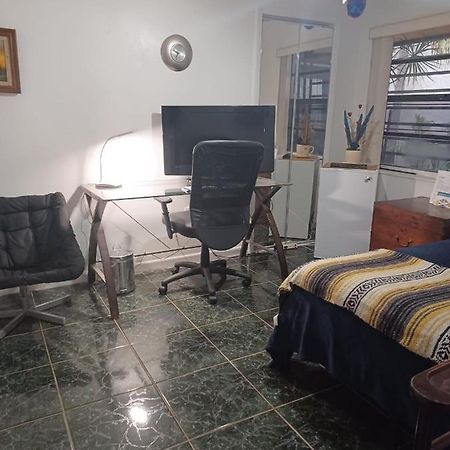 Snug Minimalist Full Bed With 50 Inch Smart Tv, Netflix, Airplay, Mini-Fridge, And 500 Mbps Wifi Near Fiu, Dolphin Mall, Airport Miami Eksteriør billede
