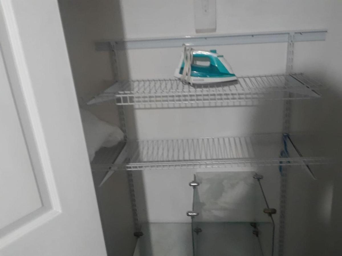 Snug Minimalist Full Bed With 50 Inch Smart Tv, Netflix, Airplay, Mini-Fridge, And 500 Mbps Wifi Near Fiu, Dolphin Mall, Airport Miami Eksteriør billede